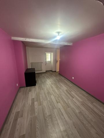 Miramont Appartement de type 3 avec possibilité de logement ou commerce en rez-de-chaussée