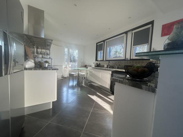 Appartement  6 pièce(s)  3 chambre(s)  130 m²