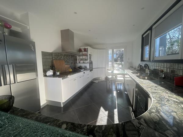 Appartement  6 pièce(s)  3 chambre(s)  130 m²