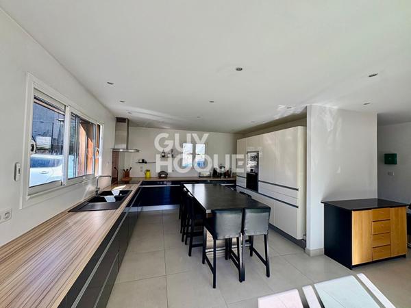 Maison Tresserve 5 pièce(s) 195 m2