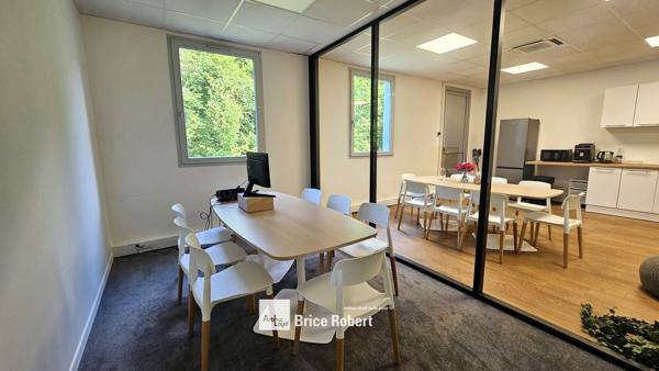 Bureaux à louer à Saint-Priest aménagés 104 m² avec fibre optique