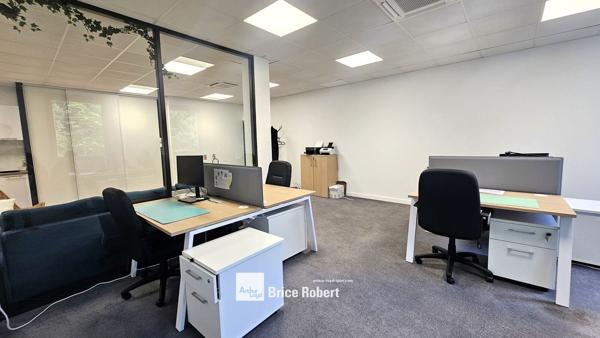 Bureaux à louer à Saint-Priest aménagés 104 m² avec fibre optique