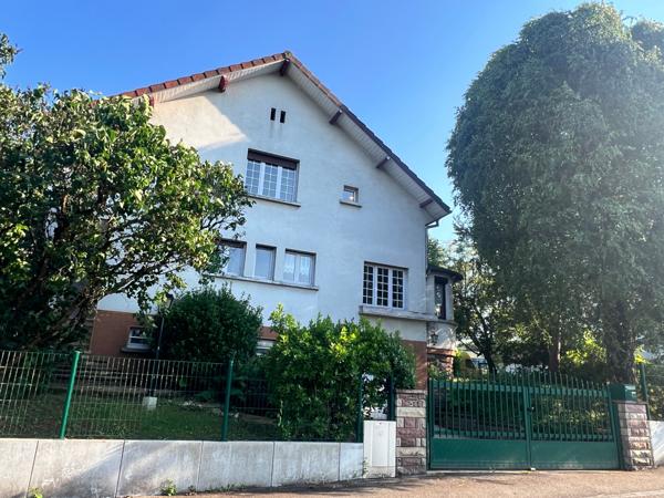 Maison individuelle avec beaucoup de charme à rafraichir. Secteur Calme ESSERT