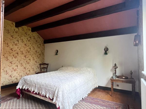 Maison individuelle avec beaucoup de charme à rafraichir. Secteur Calme ESSERT