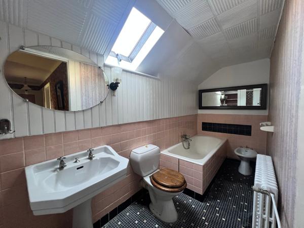 Maison individuelle avec beaucoup de charme à rafraichir. Secteur Calme ESSERT