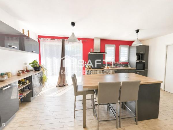Maison 2018, bien entretenue avec de beaux volumes