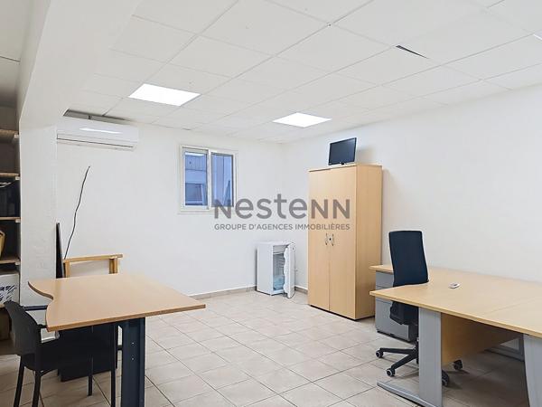 À  LOUER UN BUREAU MEUBLE DE 24.36 M² À POINTE-A-PITRE