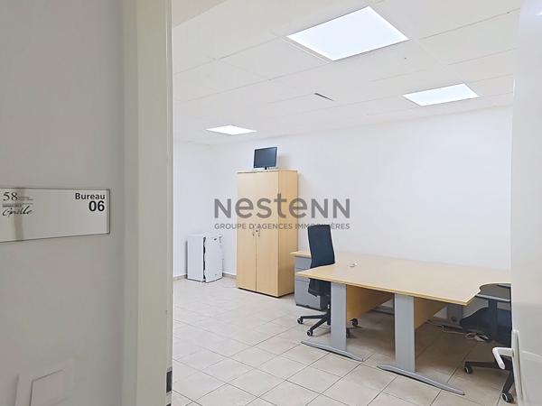 À  LOUER UN BUREAU MEUBLE DE 24.36 M² À POINTE-A-PITRE