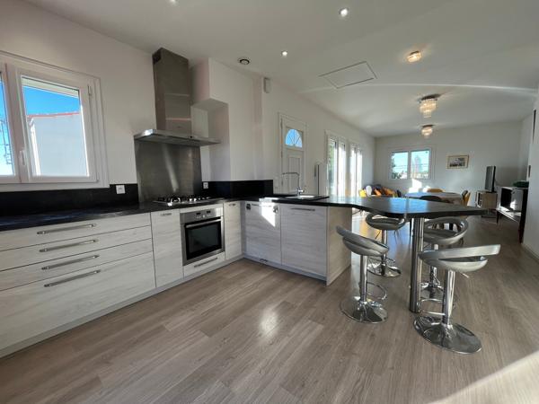 Maison spacieuse avec terrain constructible à Royan : votre havre de paix vous attend !