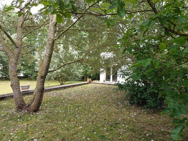 Maison spacieuse avec terrain constructible à Royan : votre havre de paix vous attend !