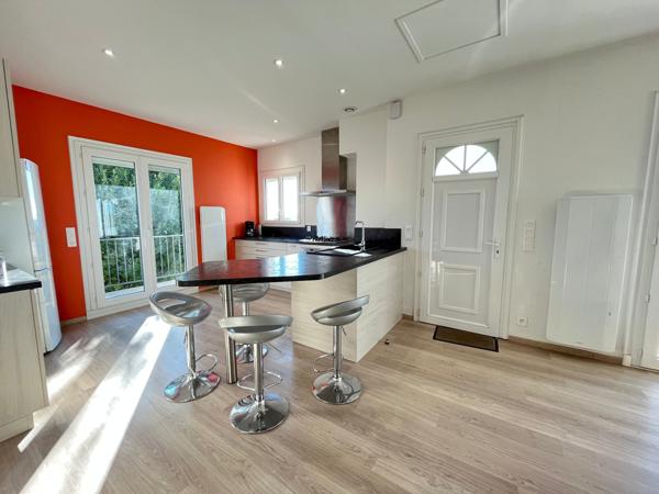 Maison spacieuse avec terrain constructible à Royan : votre havre de paix vous attend !