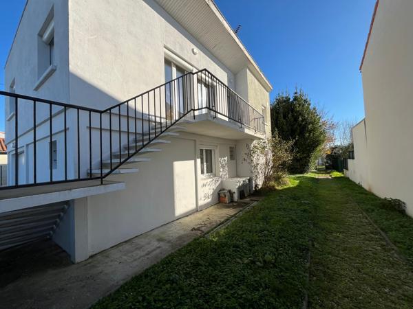 Maison spacieuse avec terrain constructible à Royan : votre havre de paix vous attend !