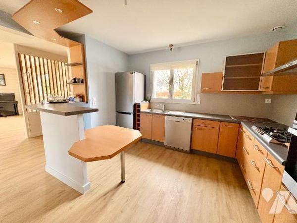 NOUVEAUTÉ & EXCLUSIVITÉ ? OFFICE TRENTE-CINQ NOTAIRES !  Située dans la paisible rue Xavier Gra...