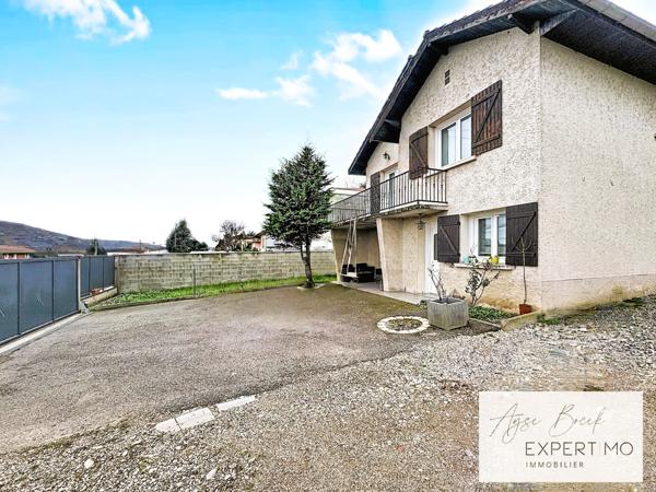 Givors (69700) Maison 4 chambres rénovée – Traversante – 2 terrasses – 259 000 € – Givors Les Bans