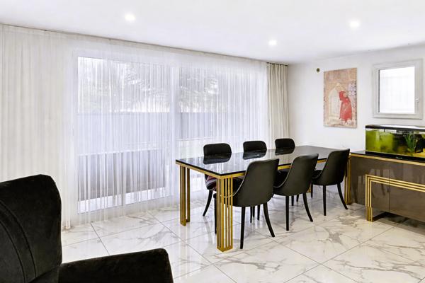 Givors (69700) Maison 4 chambres rénovée – Traversante – 2 terrasses – 259 000 € – Givors Les Bans