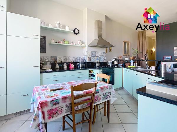 Roanne (42300) A VENDRE - ROANNE CENTRE VILLE - APPARTEMENT T4 AVEC TROIS CHAMBRES, GRANDE DÉPENDANCE, BALCON ET GARAGE