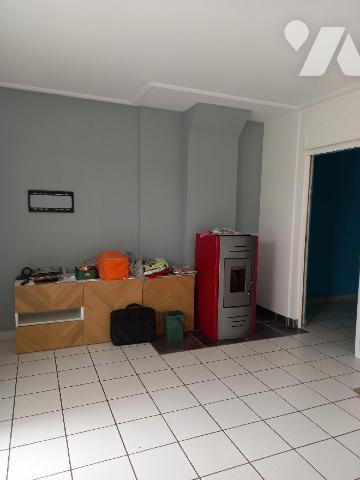 CROZON - LE FRET - Au calme, maison des années 75, en bon état général offrant salon, salle à m...