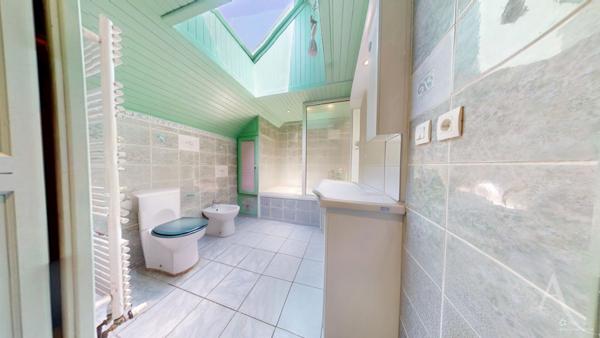 MAISON 5 PIECES DE 150 M2 AVEC JARDIN.