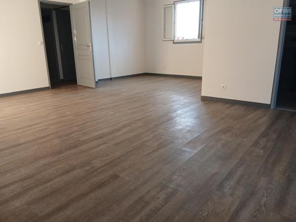 A louer appartement T3 sur le bas de la Possession