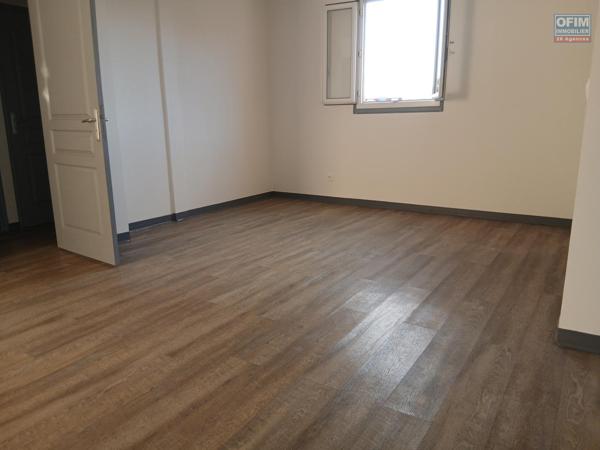 A louer appartement T3 sur le bas de la Possession
