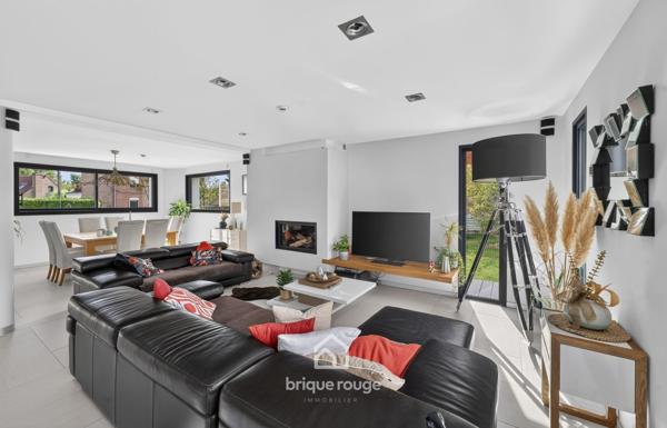 REMARQUABLE MAISON CUBIQUE INDIVIDUELLE