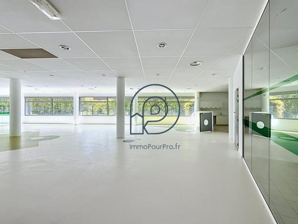 Villeneuve-d'Ascq – Haute Borne | Bureaux ERP 3 lots 406 m² + 107 parkings | À vendre