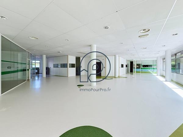 Villeneuve-d'Ascq – Haute Borne | Bureaux ERP 3 lots 406 m² + 107 parkings | À vendre