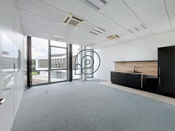 Villeneuve-d'Ascq – Haute Borne | Bureaux ERP 3 lots 406 m² + 107 parkings | À vendre