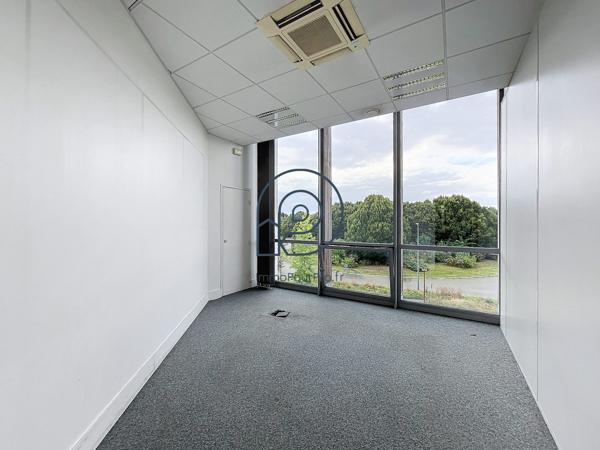 Villeneuve-d'Ascq – Haute Borne | Bureaux ERP 3 lots 406 m² + 107 parkings | À vendre