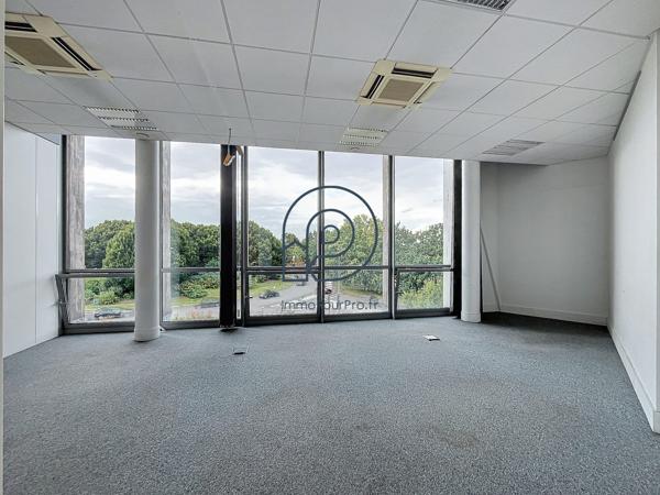 Villeneuve-d'Ascq – Haute Borne | Bureaux ERP 3 lots 406 m² + 107 parkings | À vendre