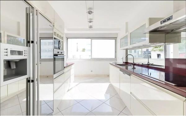 Location Appartement 5 pièces 118 m2 à Lyon 6