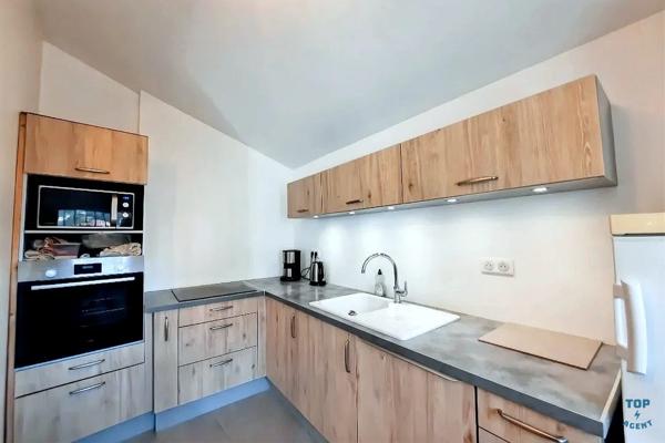 Saint-Étienne (42100) Maison mitoyenne rénovée avec 2 garages proche Chateaucreux