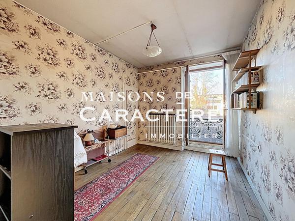 Imposante Maison ancienne de 300m2 en plein centre ville de Verneuil Sur Seine