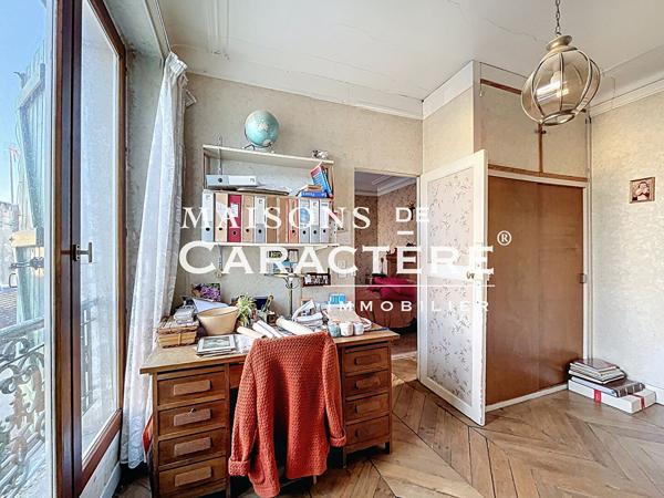Imposante Maison ancienne de 300m2 en plein centre ville de Verneuil Sur Seine