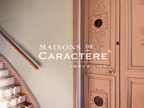 Imposante Maison ancienne de 300m2 en plein centre ville de Verneuil Sur Seine
