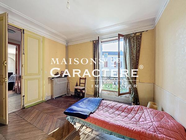 Imposante Maison ancienne de 300m2 en plein centre ville de Verneuil Sur Seine
