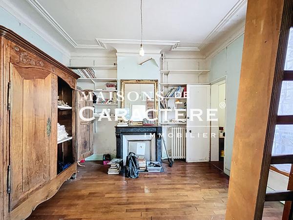 Imposante Maison ancienne de 300m2 en plein centre ville de Verneuil Sur Seine