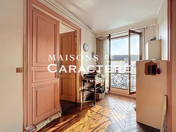 Imposante Maison ancienne de 300m2 en plein centre ville de Verneuil Sur Seine