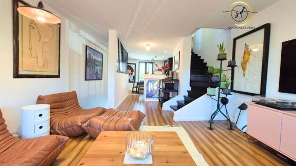 Labastide d'anjou Maison rénovée R+2 de 118m2  comprenant  T2 + duplex T3  sans vis a vis