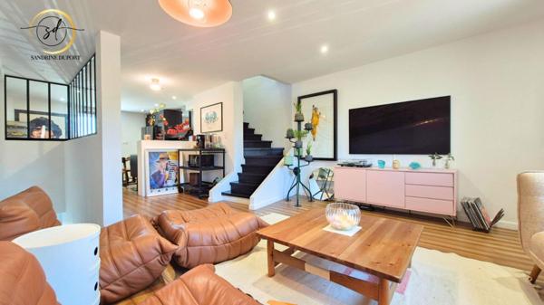 Labastide d'anjou Maison rénovée R+2 de 118m2  comprenant  T2 + duplex T3  sans vis a vis