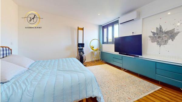 Labastide d'anjou Maison rénovée R+2 de 118m2  comprenant  T2 + duplex T3  sans vis a vis