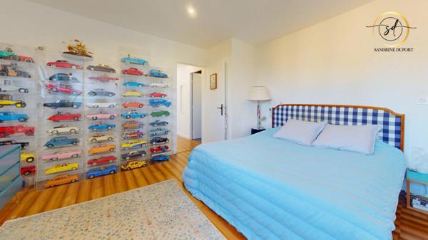 Labastide d'anjou Maison rénovée R+2 de 118m2  comprenant  T2 + duplex T3  sans vis a vis