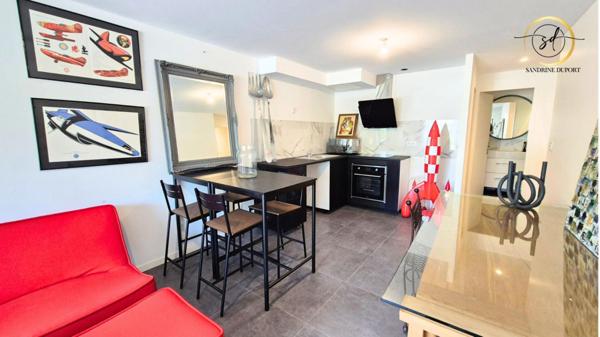 Labastide d'anjou Maison rénovée R+2 de 118m2  comprenant  T2 + duplex T3  sans vis a vis