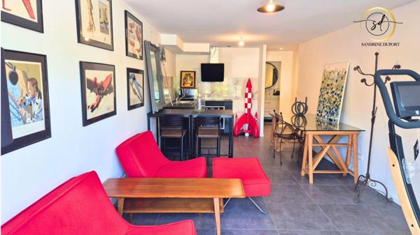 Labastide d'anjou Maison rénovée R+2 de 118m2  comprenant  T2 + duplex T3  sans vis a vis