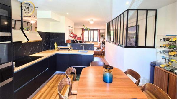 Labastide d'anjou Maison rénovée R+2 de 118m2  comprenant  T2 + duplex T3  sans vis a vis