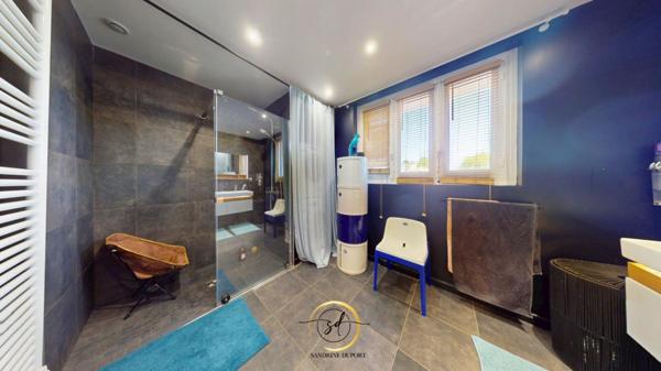 Labastide d'anjou Maison rénovée R+2 de 118m2  comprenant  T2 + duplex T3  sans vis a vis