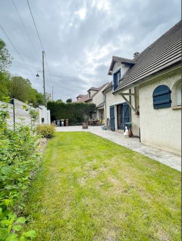 Jouy-en-Josas (78350) JOUY en JOSAS près de la FORET - Maison individuelle de 137m2 avec une suite parentale, 3 chambres et bureau -