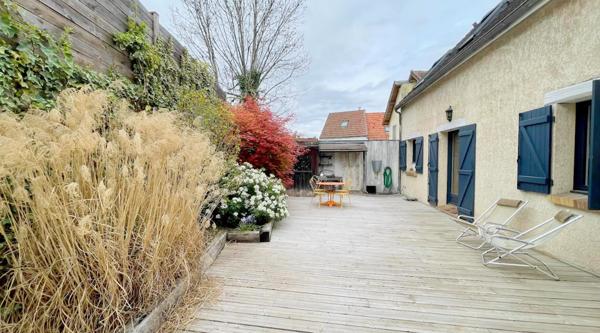 Jouy-en-Josas (78350) JOUY en JOSAS près de la FORET - Maison individuelle de 137m2 avec une suite parentale, 3 chambres et bureau -