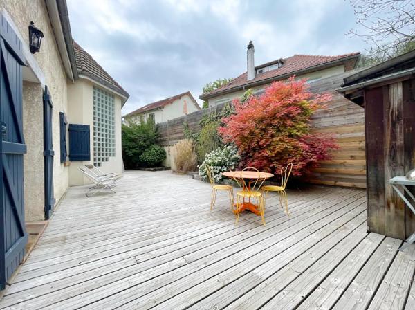 Jouy-en-Josas (78350) JOUY en JOSAS près de la FORET - Maison individuelle de 137m2 avec une suite parentale, 3 chambres et bureau -