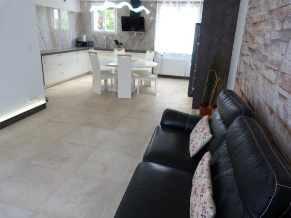 Vente                                                      Maison
                        
                     7 pièces                      177 m2                     à Bourges